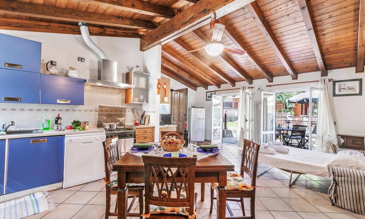 Dormelletto Apartment | Casa Rolè, Lake Maggiore Patio House w/BBQ, Dormelleto, Italy