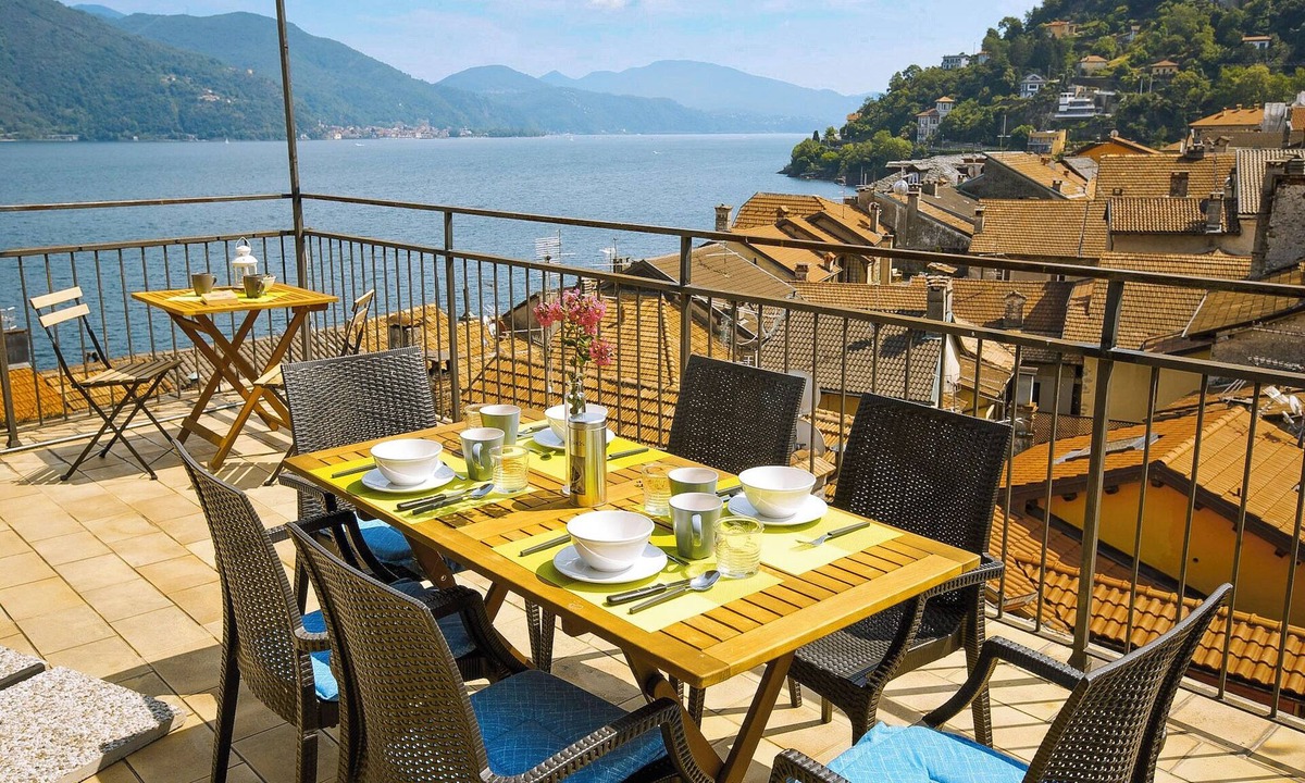 Cannobio Apartment | Casa Sofia: Duplex Apartment by Lago Reisen