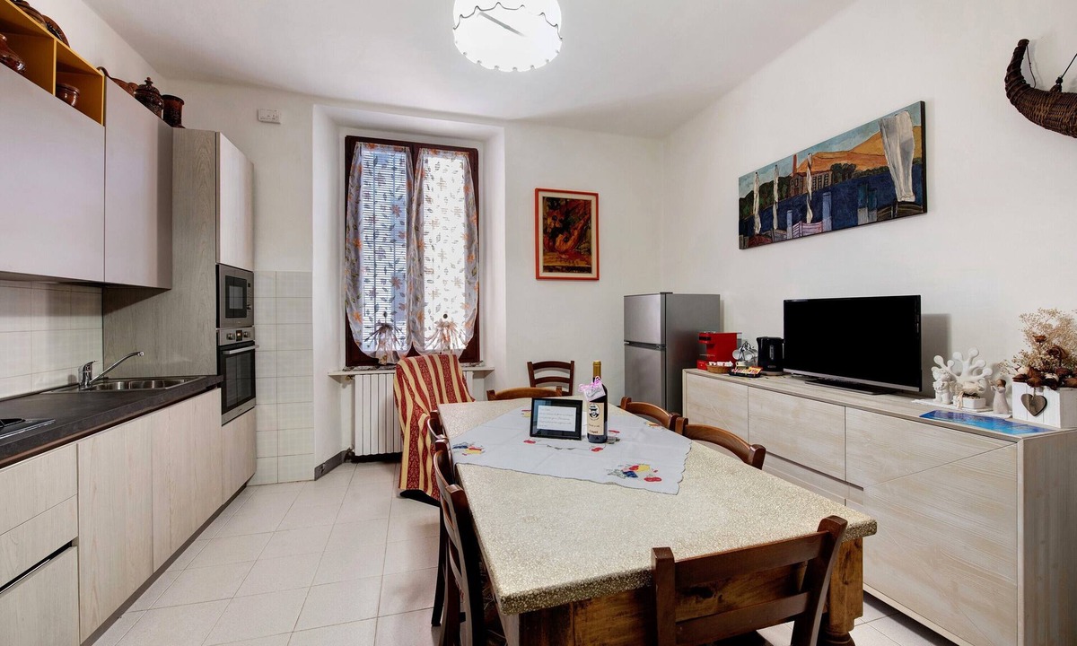 Iseo Apartment | Casa Vacanze Da Rosa Apartment – Step-Free Access, Family-Friendly, Central Iseo