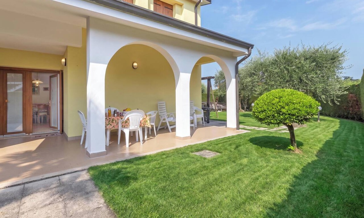 Colà Di Lazise House | Casa Zini- Apartment with Shared Pool & Garden, Colà di Lazise, Italy
