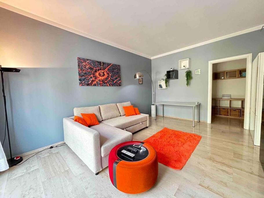 Citta Studi Apartment | [Cathedral/Church in 15 min] Jacuzzi + Wi-Fi+ A/C