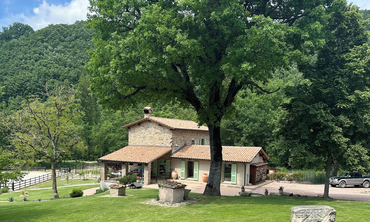 Nerbisci Bed & Breakfast | Charming Countryside Stay in Umbria Near Gubbio - Pool, Breakfast & Nature