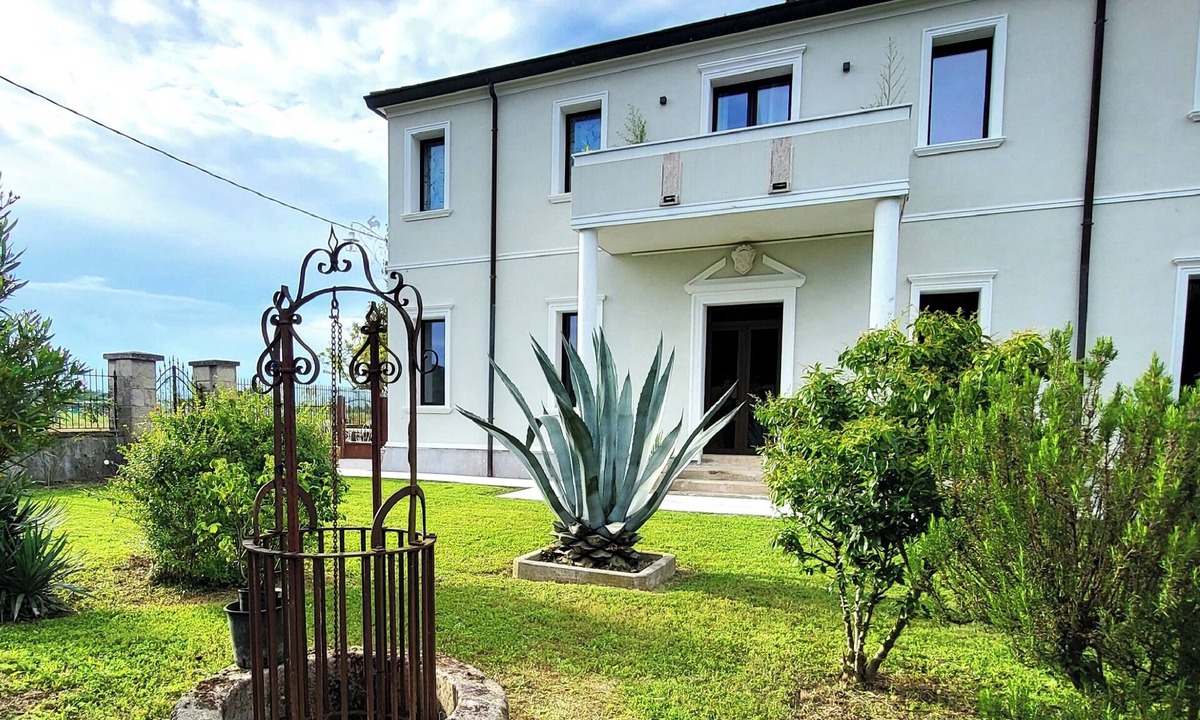 Ospedaletto di Pescantina Villa | Charming historic home with exclusive park in the heart of the Euganean Hills