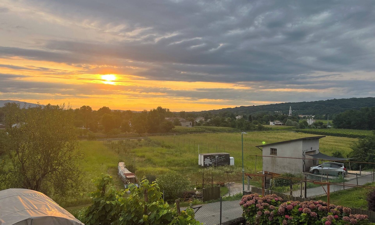 Crocetta del Montello Apartment | Charming Rustic Stay Near Prosecco Hills ~ Full kitchen, Parking, AC & Fast WiFi
