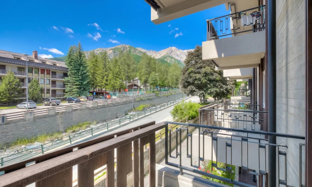 Bardonecchia Apartment | Comfort Tra Fiume E Pini with Shared Garden and Balcony, Bardonecchia, Italy