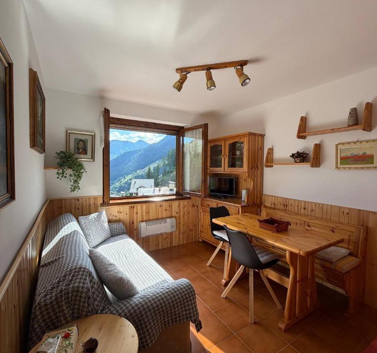 Montecchia di Crosara Apartment | Comfortable home on the slopes, with a view and a ski room