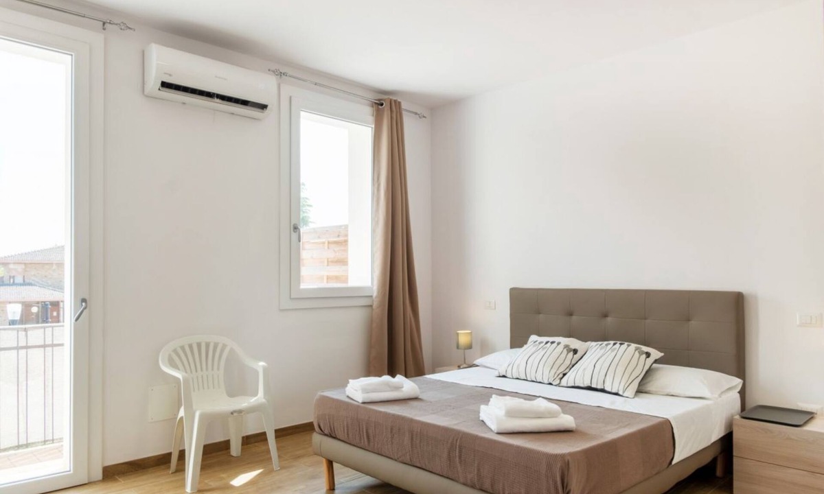 Peraga House | Comfortable room with private bathroom is part of the San Vincenzo Rooms Guest House and is perfect for 2 guests. The accommodation is located in the renovated building in Vigonza, which is 10 minutes by car from the center of Padua and on the direct rou
