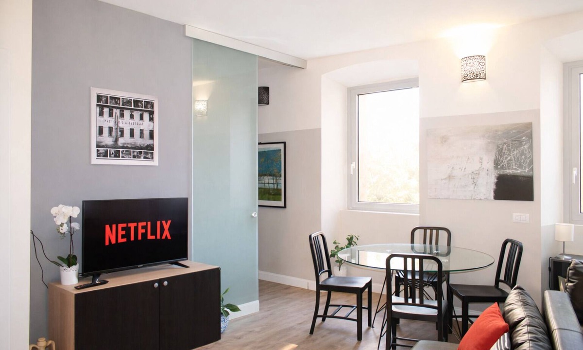 Como Apartment | Como Easy Living | Parking & WiFi