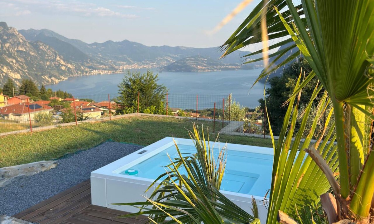 Solto Collina House | Corte Furmignano 🏡 A farmhouse surrounded by greenery with a spectacular view of the lake