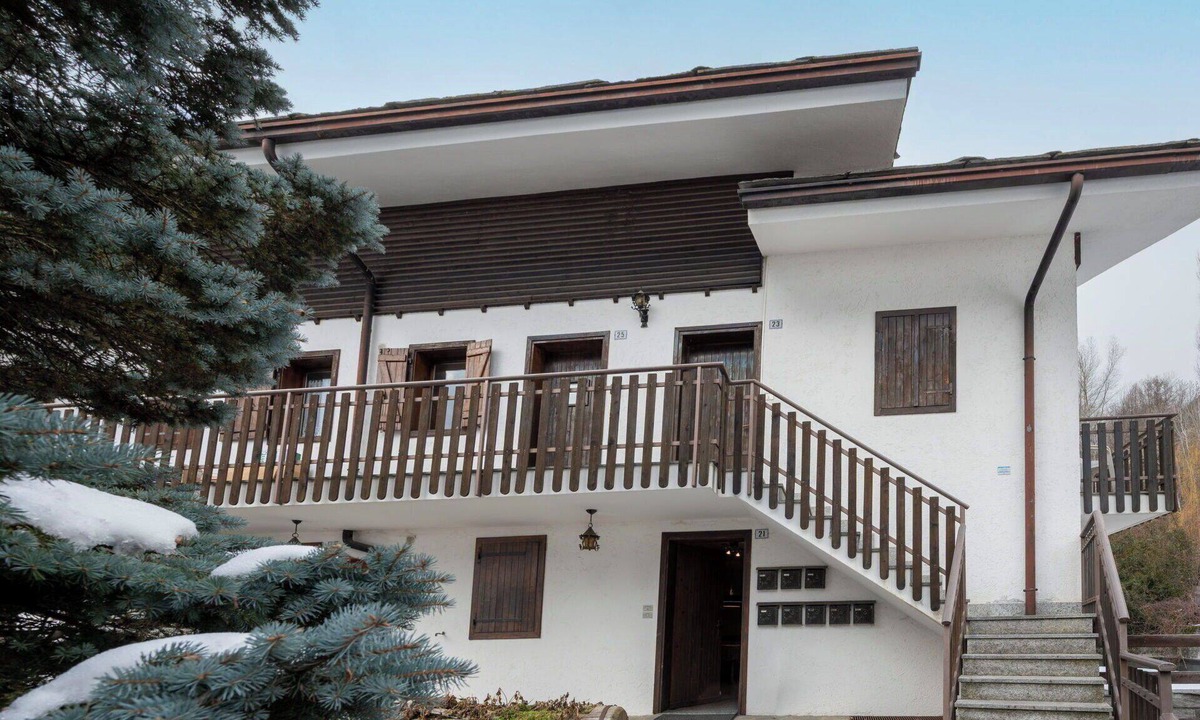 La Salle Apartment | Cosy apartment for 4 guests with WIFI, TV, balcony and pets allowed