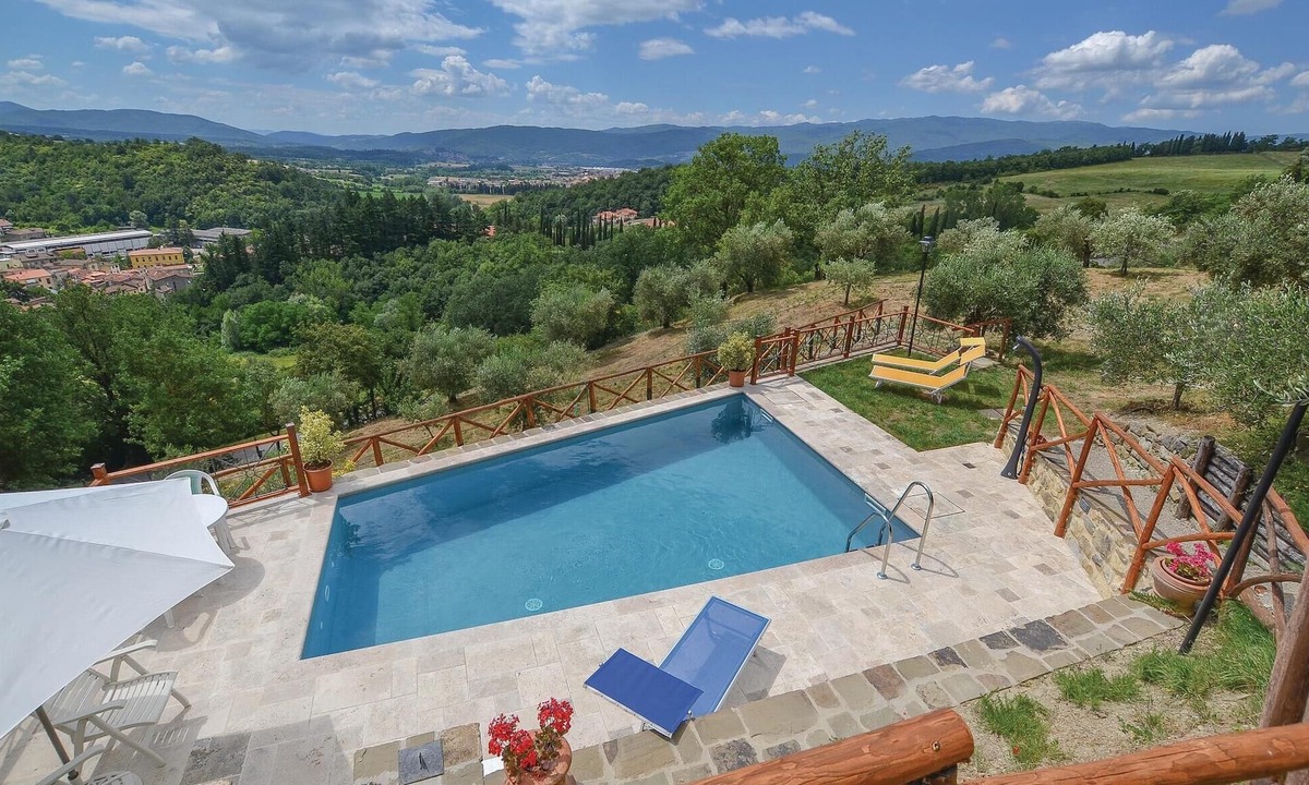 Bibbiena House | Cozy home in Bibbiena AR with private swimming pool, can be inside or outside