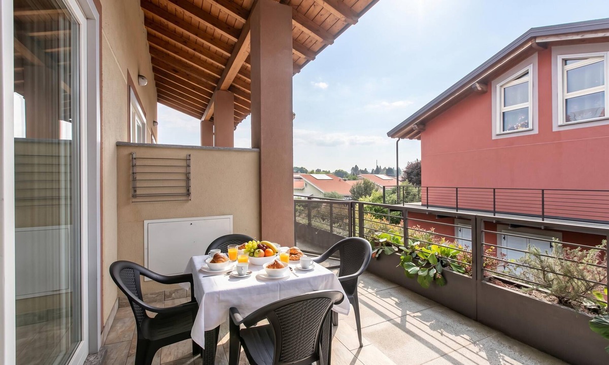 Ispra Apartment | Cozy Ispra Residence with Terrace, near Beach (Sleeps 3)Air-Con, Ispra, Italy