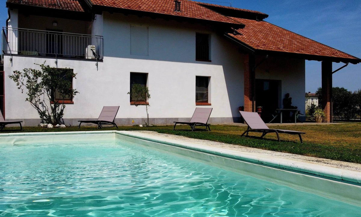 Castelvetro Piacentino Bed & Breakfast | CREMONA BUSSETO MUSIC - Villa with park and Pool.