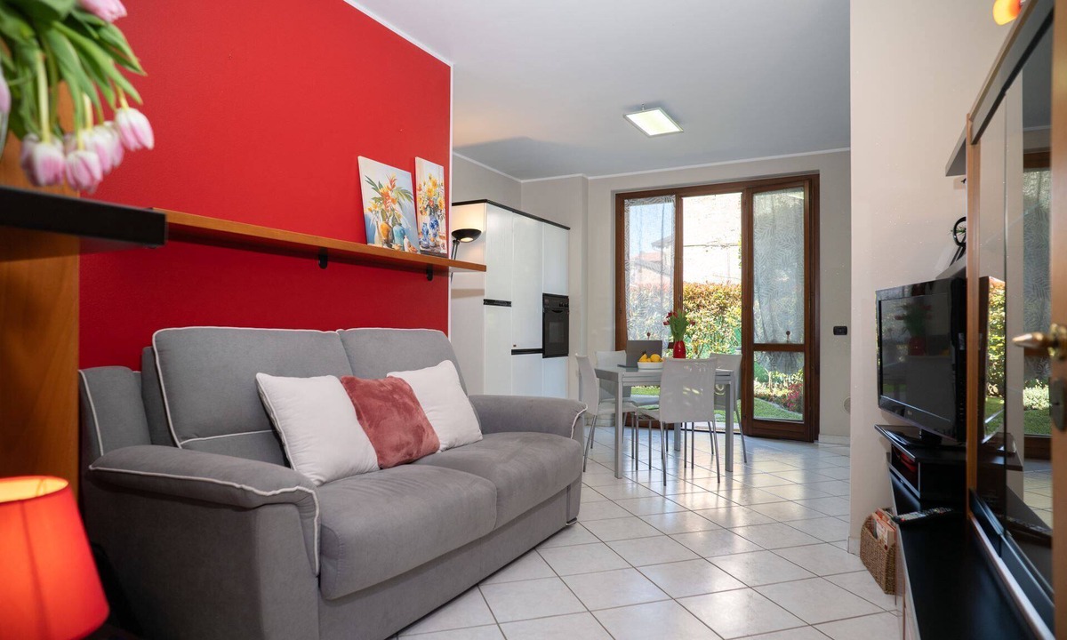 Somma Lombardo Apartment | Da Silvana: Garden Escape, WIFI & MXP