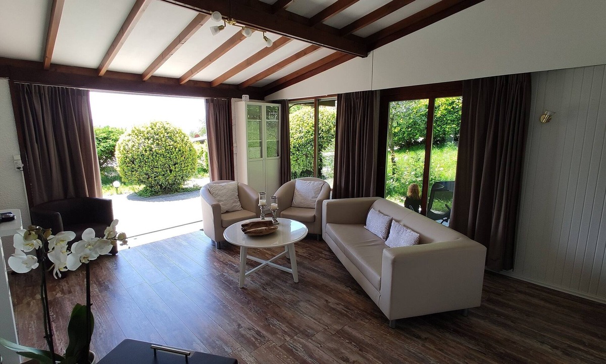 Aer House | Detached bungalow / cottage with garden and community pool