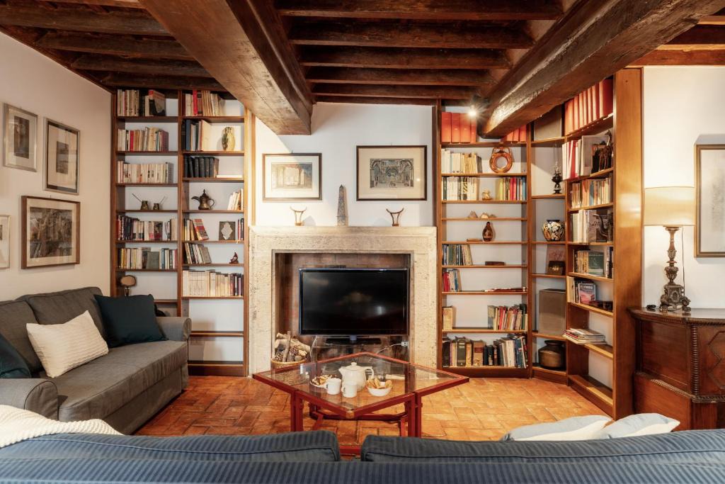 Rione VII Regola Apartment | Domus Quiritum Charming, Appartamento d'Epoca a Campo de' Fiori