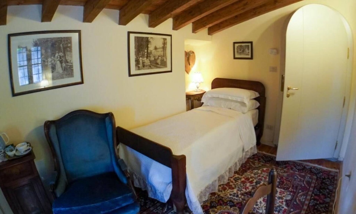 Est Bed & Breakfast | Dorigny Historic Villa - Single Room with Garden View