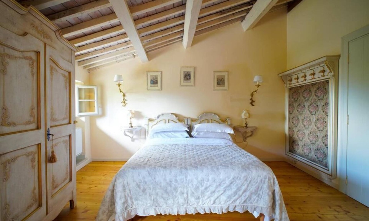 Est Bed & Breakfast | Dorigny Historic Villa - Deluxe Double Room with Garden View