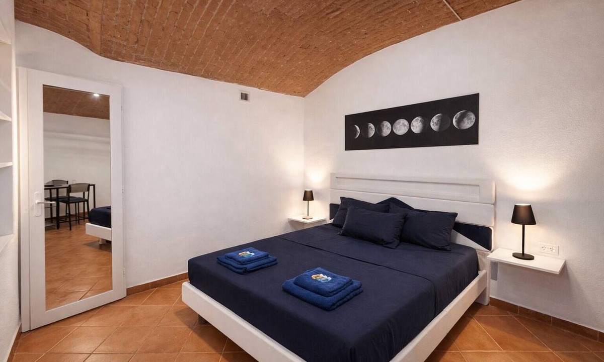 Zona Risorgimento Apartment | Elegant 5-day loft, Milan Dateo, tricolor