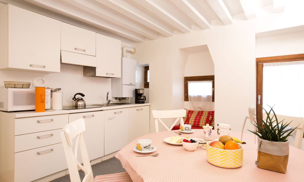Cannaregio Apartment | Elegant apartment with romantic canal view