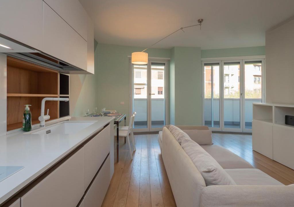 Zona Solari Apartment | Elegante e luminoso appartamento con box auto a pochi passi da metropolitana M4