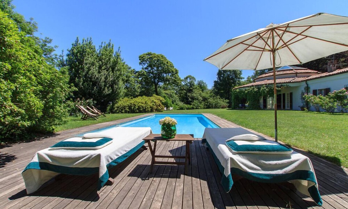 Dormelletto Villa | Eye-catching villa with pool in a huge private park! - Villa Monti
