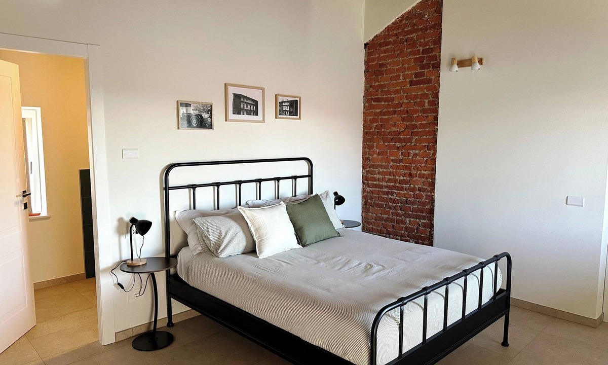 Galliate Bed & Breakfast | Farmhouse with exposed beams and bricks, breakfast included (Rosemary)