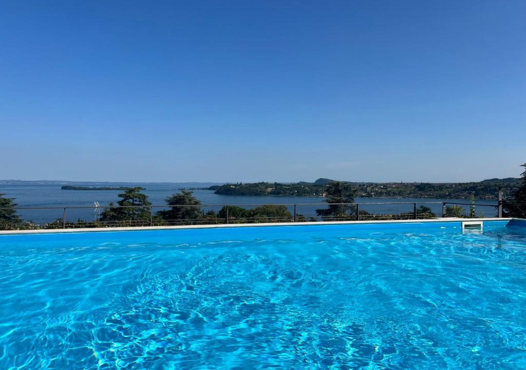 Morgnaga Apartment | Feli Holiday Home - Panoramic pool lake view in Gardone Riviera