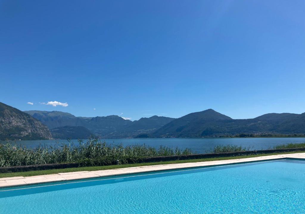 Clusane Apartment | franciacorta iseo lake house