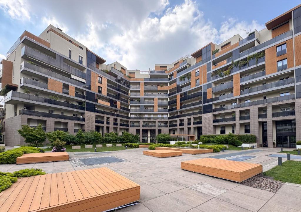 Chinatown Apartment | Free Parking - Artstay Monumentale Suite with Gym