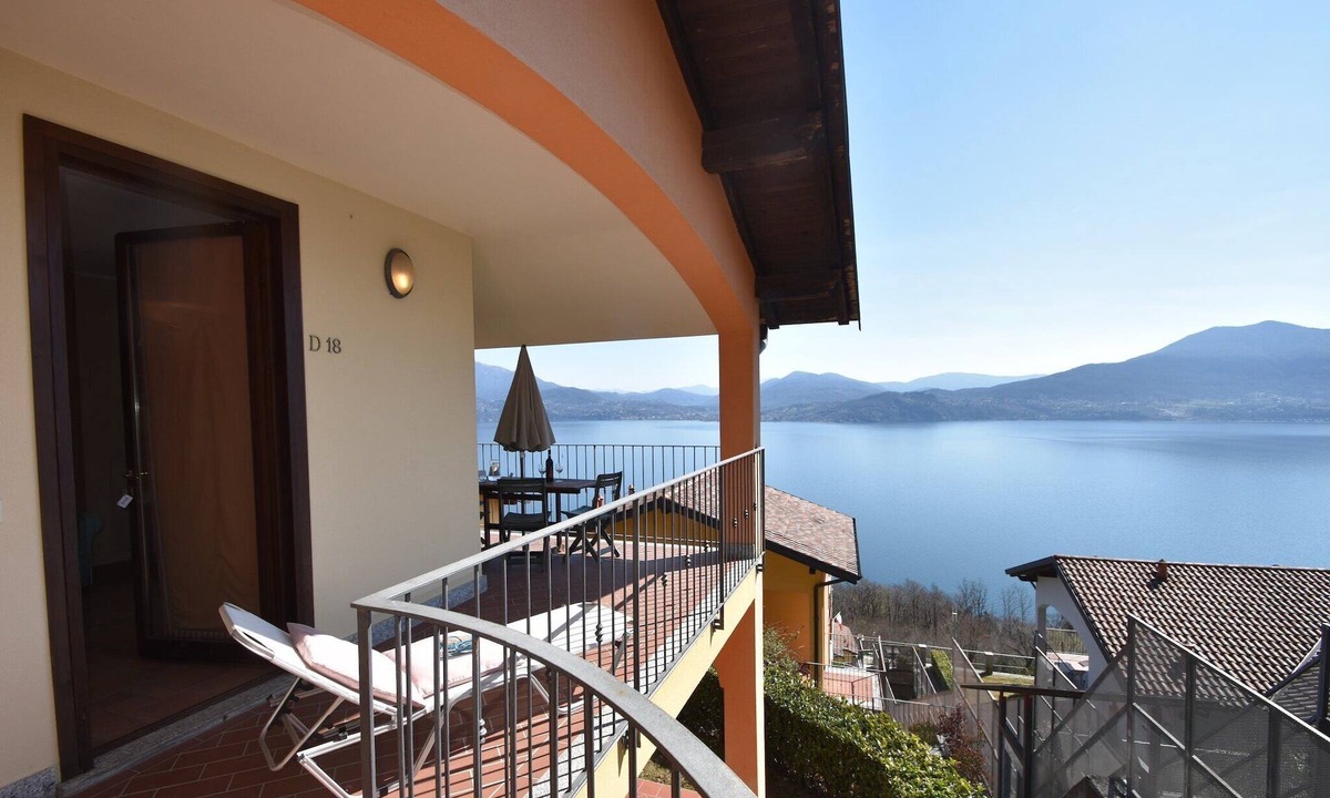 Oggebbio House | Garden Flat by Lake Maggiore