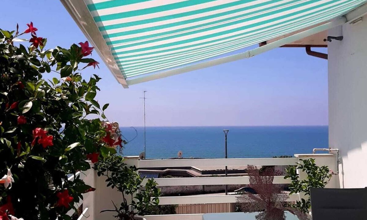 Anzio House | Gorgeous beachfront villa, 1 hour away from Rome, parking spaces included.