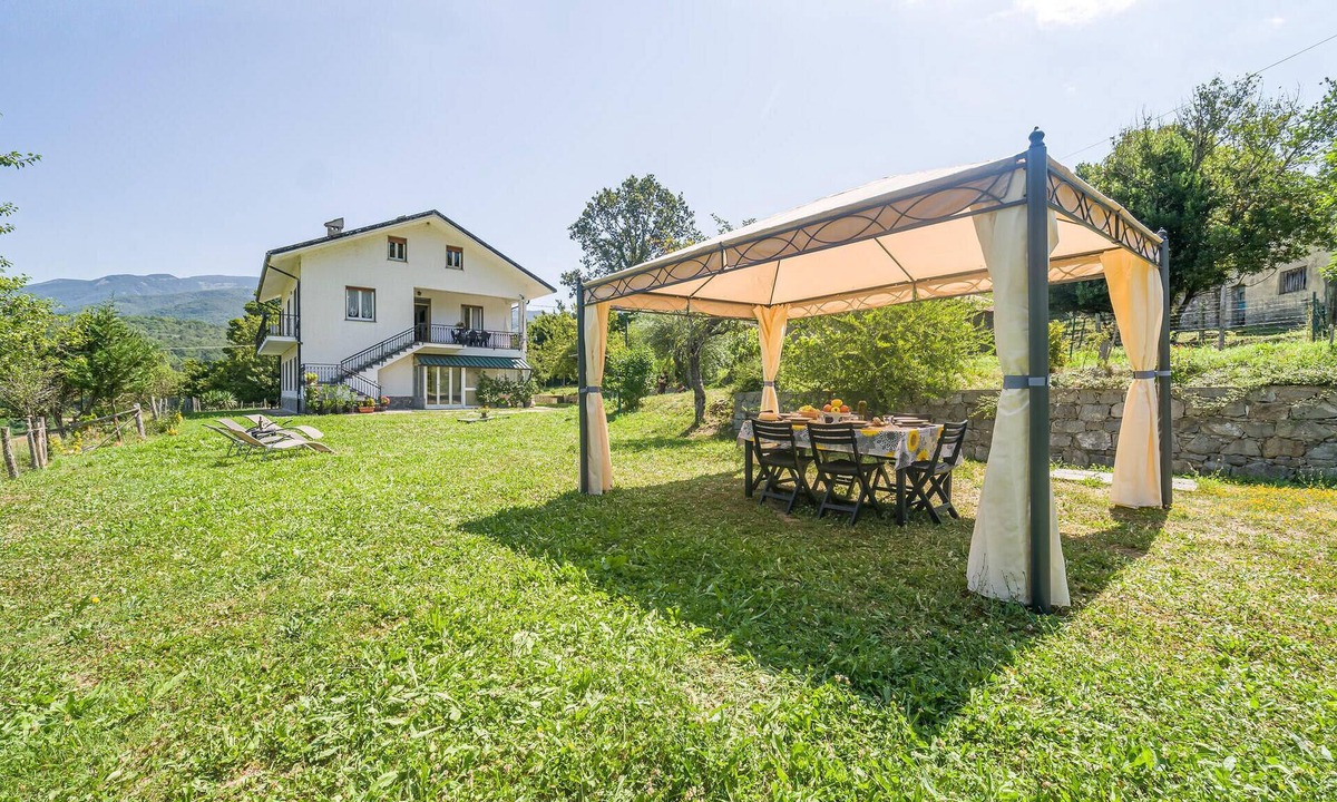 San Pietro Vara House | Gorgeous home in San Pietro Vara -SP- with WiFi