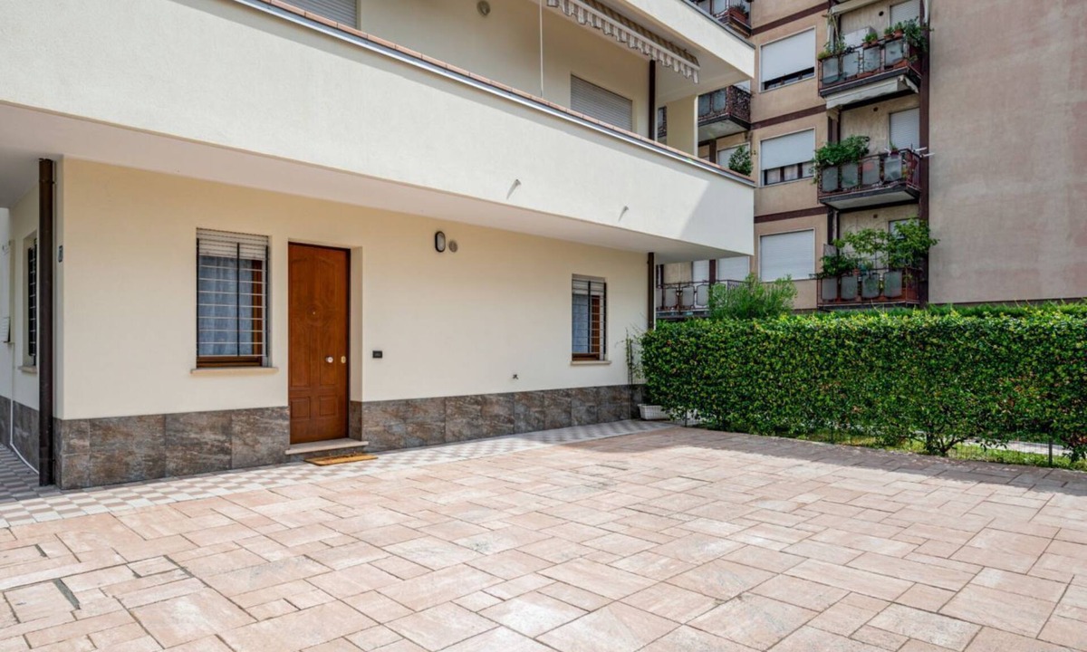 Padova Apartment | GuestHost - Apartment located on the ground floor of a building without a lift with independent entrance.In 55 sqm it accommodates 5 people, with a large paved space in front of the house, a double bedroom and a single bedroom.In 10 minutes on foot you c