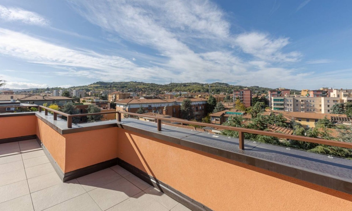 Savena Apartment | GuestHost - Bright and modern penthouse able of hosting up to 3 people, which boasts a large terrace with an unparalleled view of the Bolognese hills. The accommodation is located in a quiet residential area with low car traffic, near the Bellaria hospit