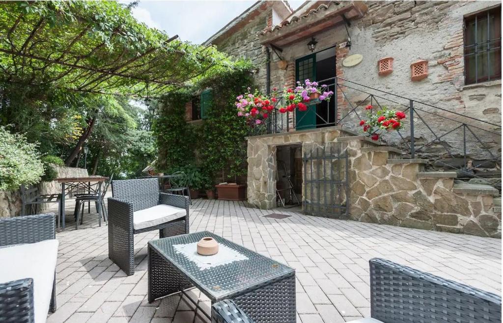 Gubbio Apartment | GuestHost - Casale Gli Angeli - Charming Villa with Garden and Parking!