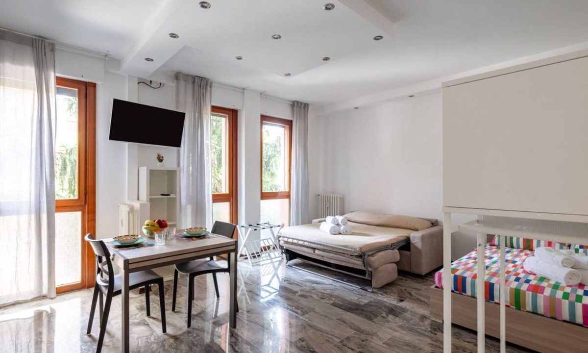 Padova Apartment | GuestHost - Cozy 40 sqm studio apartment, accommodating up to 4 guests, located on the first floor of a building with an elevator.The accommodation is in a quiet residential neighborhood, 800 meters from the Central Hospital (a 10-minute walk) and within