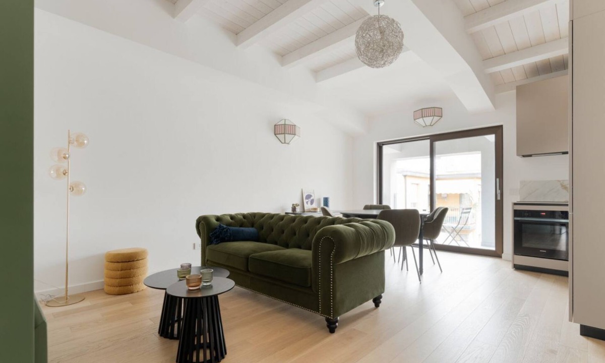 Zona Solari Apartment | GuestHost - Cozy 85m2 apartment, perfect for 4 people, located on the fourth floor of a building with lift (NOT suitable for disabled people - some steps to access).The property is located in the lively Solari district of Milan, a few steps from the M4 C