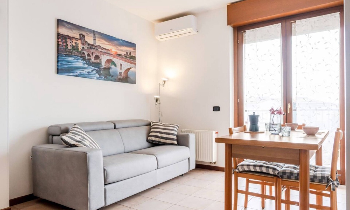 Sud-Ovest Apartment | GuestHost - Cozy apartment of 40 sqm located on the fourth and last floor of a building with lift, suitable for 4 people.The accommodation is located in a quiet residential area, served by the main services: bars, restaurants, supermarkets, pharmacy, pub