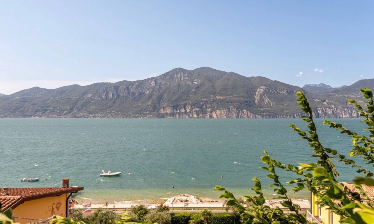 Assenza Apartment | GuestHost - Lovely 70 sqm apartment, perfect for 2 people, located on the ground floor of a building WITHOUT a lift (steps to access it). The accommodation enjoys a splendid view of the lake and is located in Castelletto, a picturesque village located al