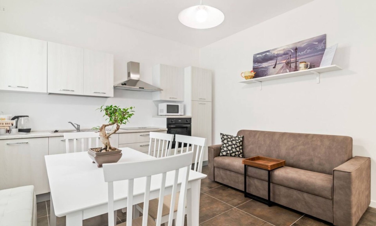 Abano Terme Apartment | GuestHost - Lovely apartment for 4 people in a completely renovated building, located in a quiet residential area a stone's throw from the historic center of Abano Terme. The flat is 5 minutes away by foot from San Lorenzo Cathedral, 10 minutes away from