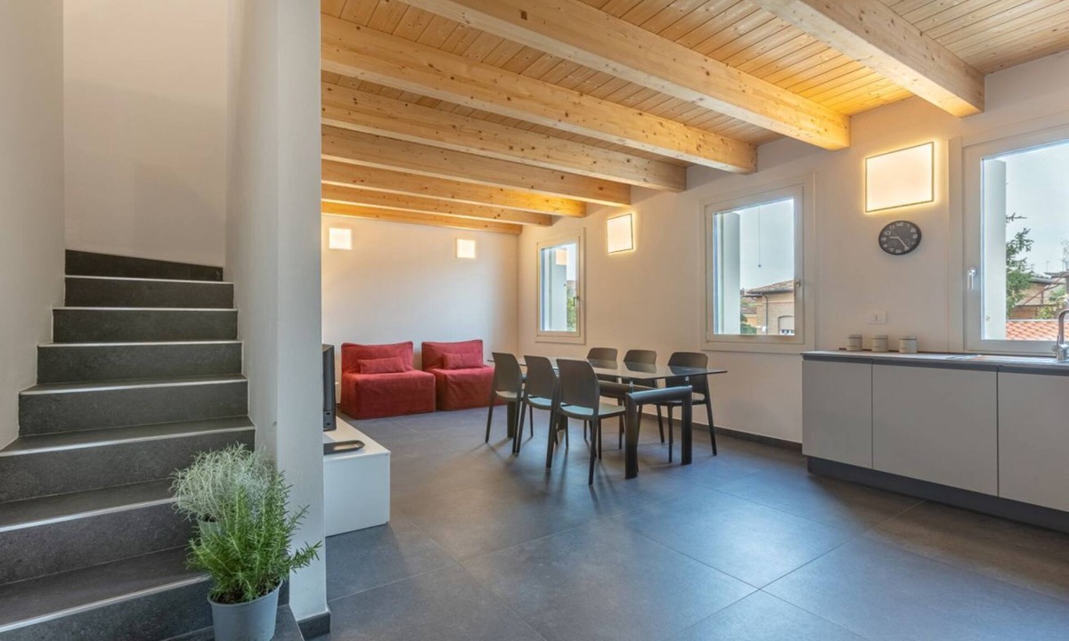 Addizione Erculea Apartment | GuestHost - New and spacious apartment of about 145 sqm, capable of accommodating up to 11 people, located on the second floor of a modern building without a lift.The property is located in a residential area of ​Ferrara, a few minutes walk from the