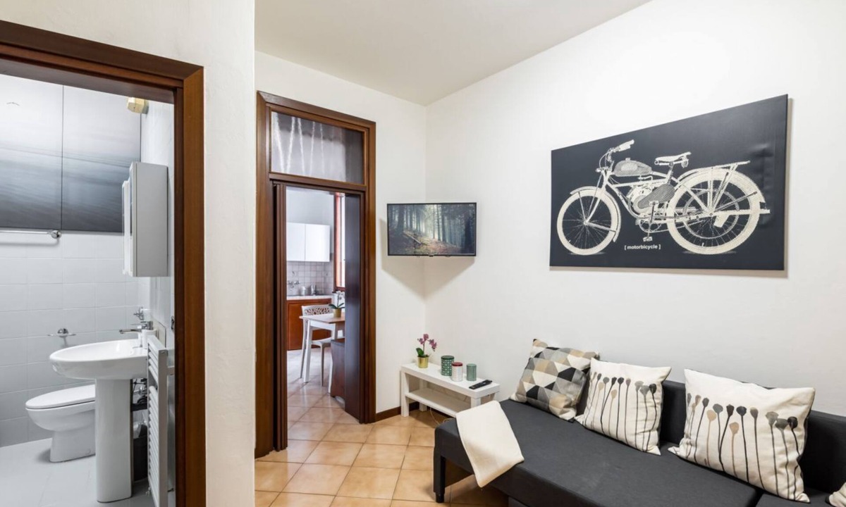 Peraga Apartment | GuestHost - The apartment is on the first floor of a building without a lift. It is necessary to climb 18 steps to access it.Suitable for 3 people, with a double bedroom (90x1.60mt) and a sofa bed (80x2.00mt) in 50m2 of space.The accommodation is located
