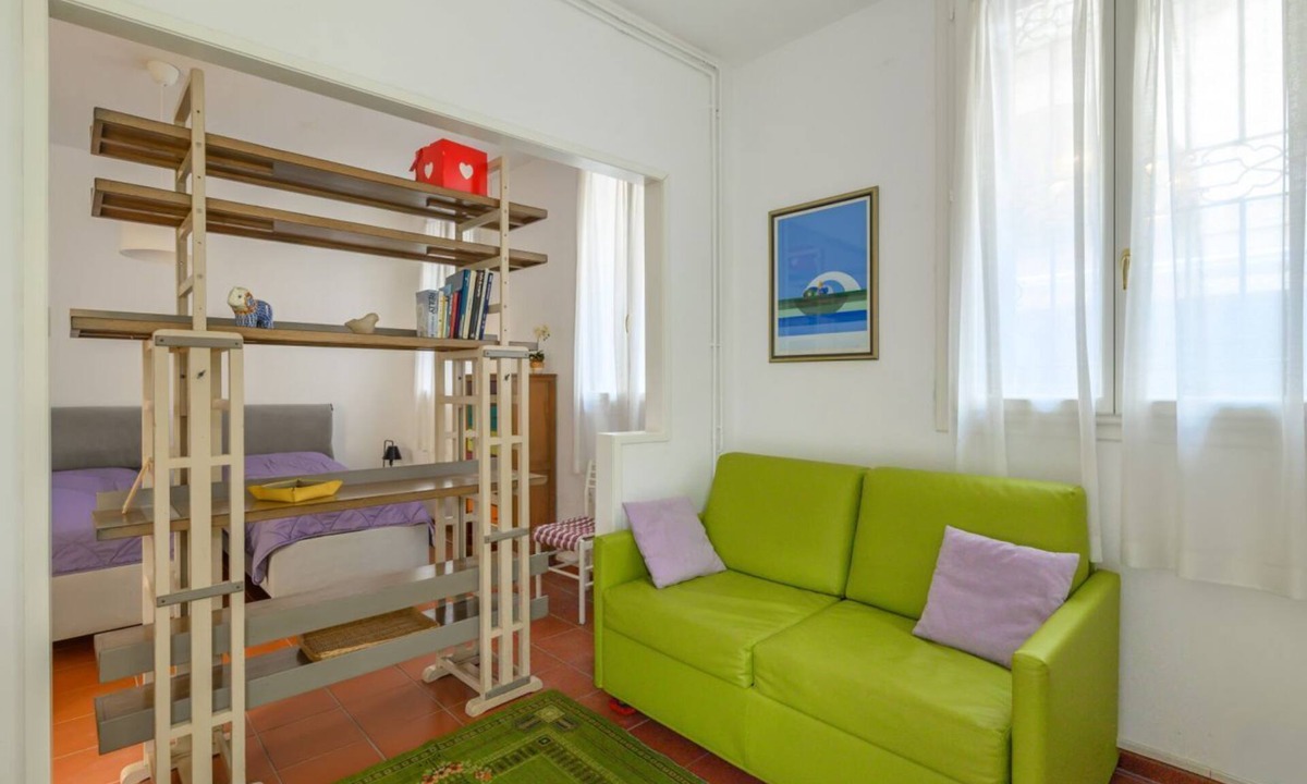 City Center Padova Apartment | GuestHost - The property is located on the ground floor with an internal garden (with an outdoor table and two chairs) and an independent entrance.It accommodates 3 people in 40 square meters of space.A few steps from the Clock Tower and Piazza dei Signo