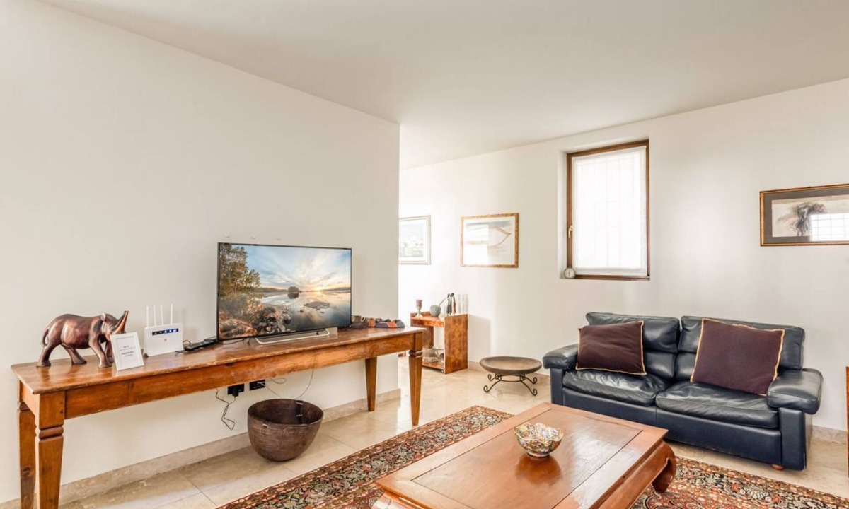 Sant'Agostino Apartment | GuestHost - Wonderful villa of 350sqm of space positioned on two levels with 500mt of SHARED garden.It accommodates 6 people, with three bedrooms (each with a private en suite bathroom) and a single armchair in the living roomTwo ASSIGNED parking spaces,