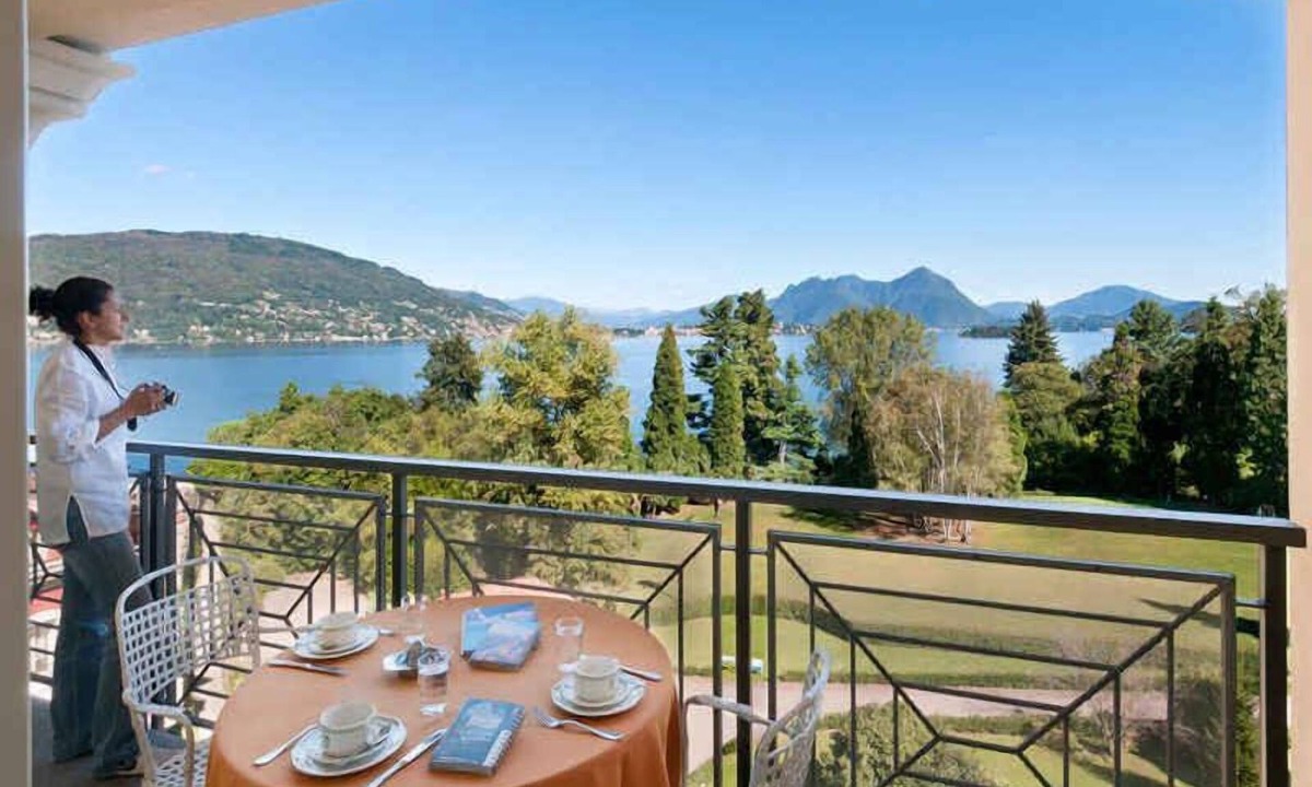 Baveno Apartment | Holiday apartment with air conditioning and balcony with lake view