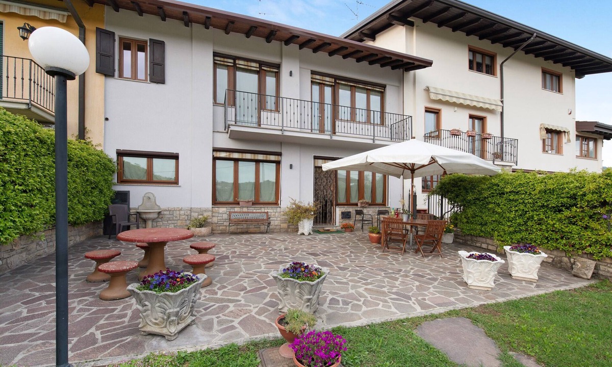Villongo House | Holiday Home "Cascina Nonna Nina" with Private Terrace and 2 Balconies