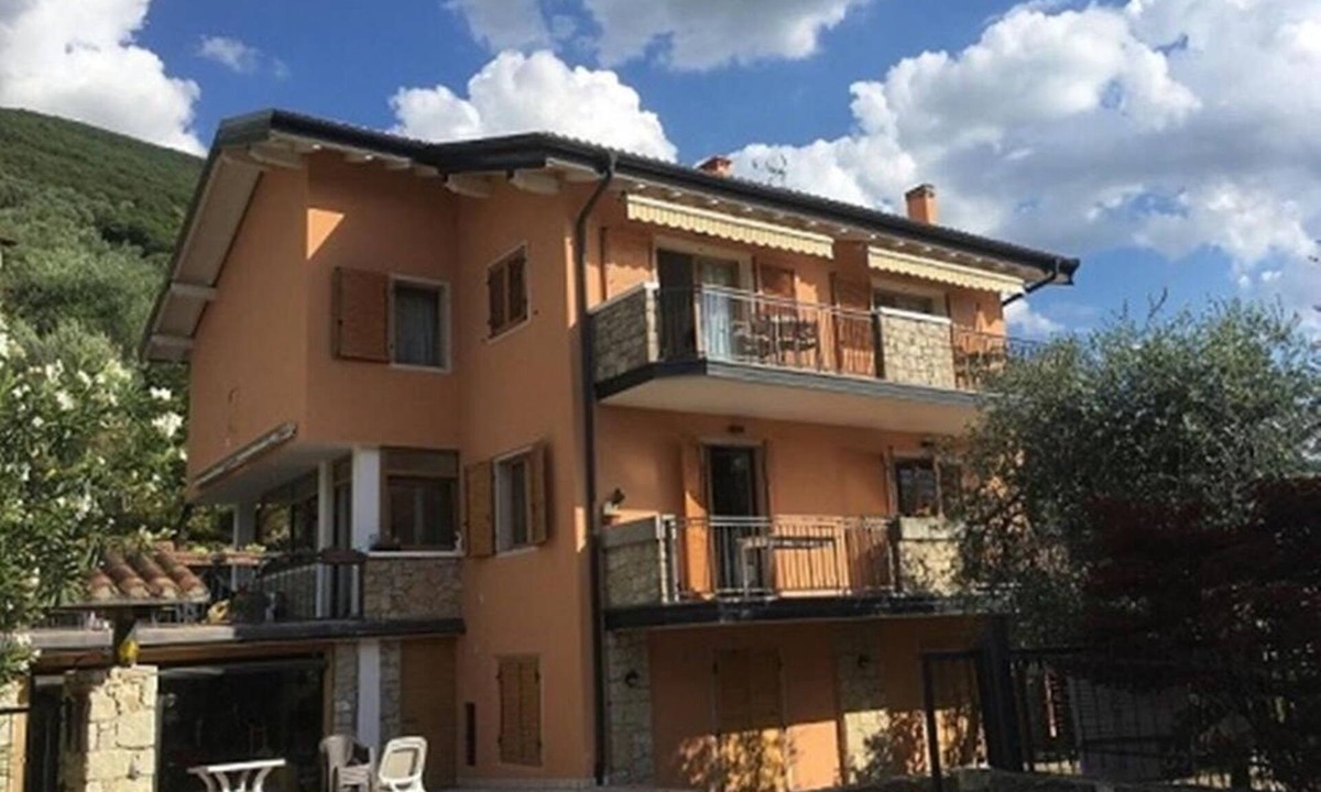 Magugnago Apartment | Holiday House Margherita - Apartment North 3-rooms 70m²