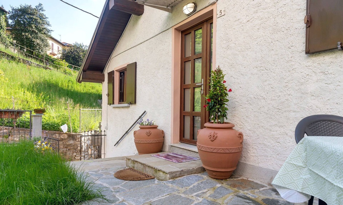 Marzio Apartment | House with Private Garden, Balcony, and Wi-Fi