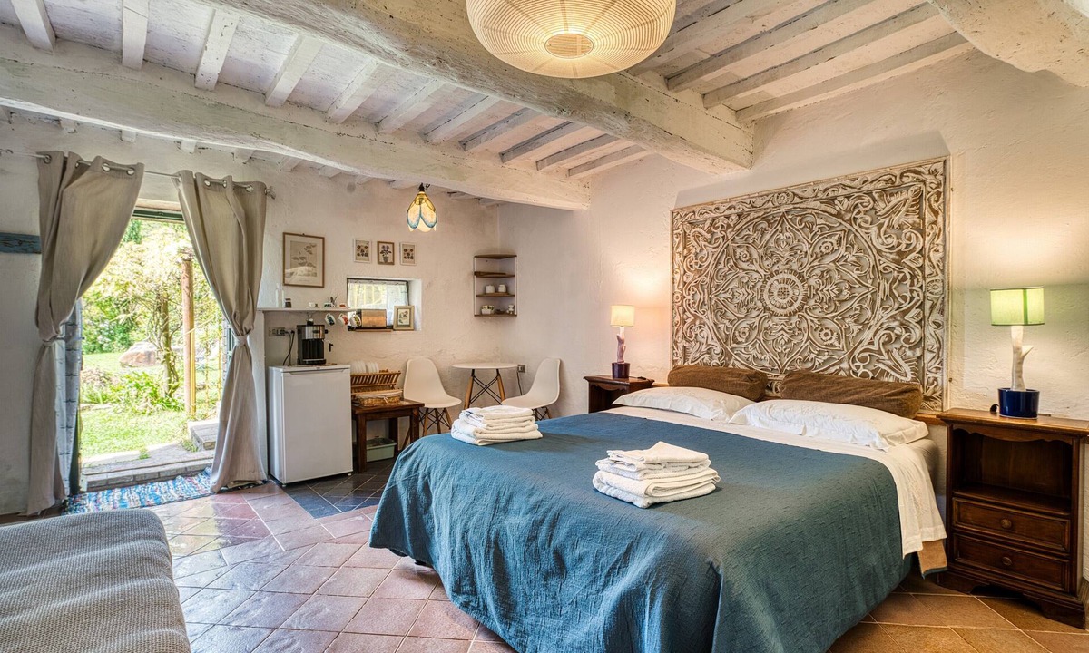 Assisi Apartment | 'Independent Room in Assisi' with Shared Pool, Private Terrace and Wi-Fi